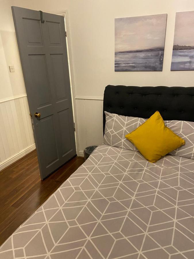 Lovely, Recently Refurbished Four Bedroom House.. London Exterior photo